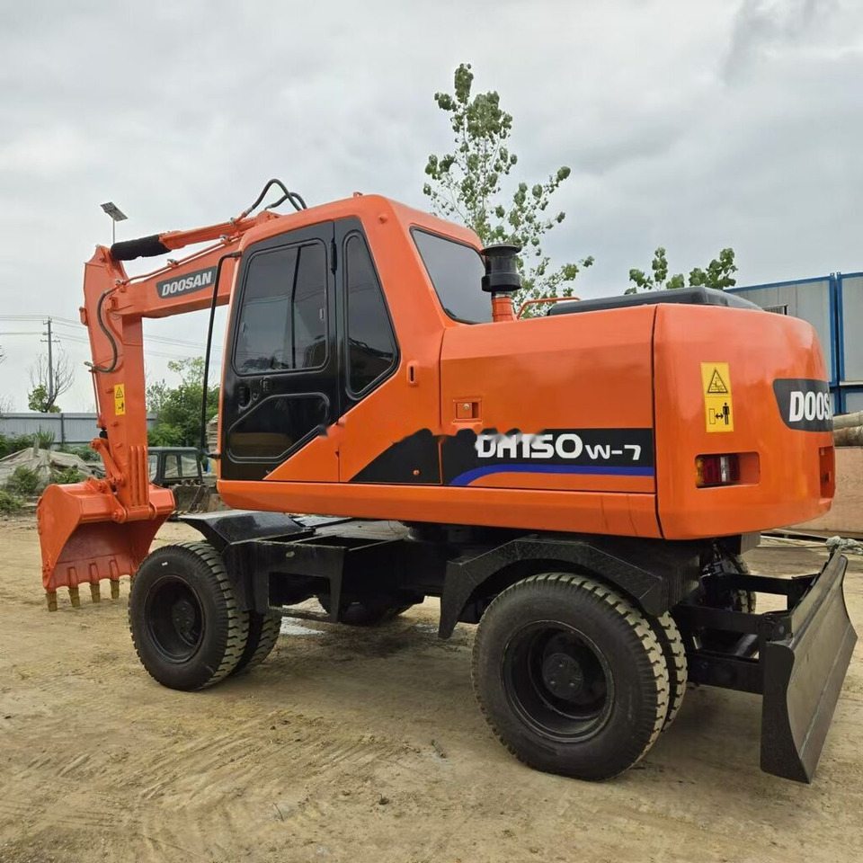Doosan DH150W - Колёсный экскаватор: фото 2 Doosan DH150W - Колёсный экскаватор: фото 2