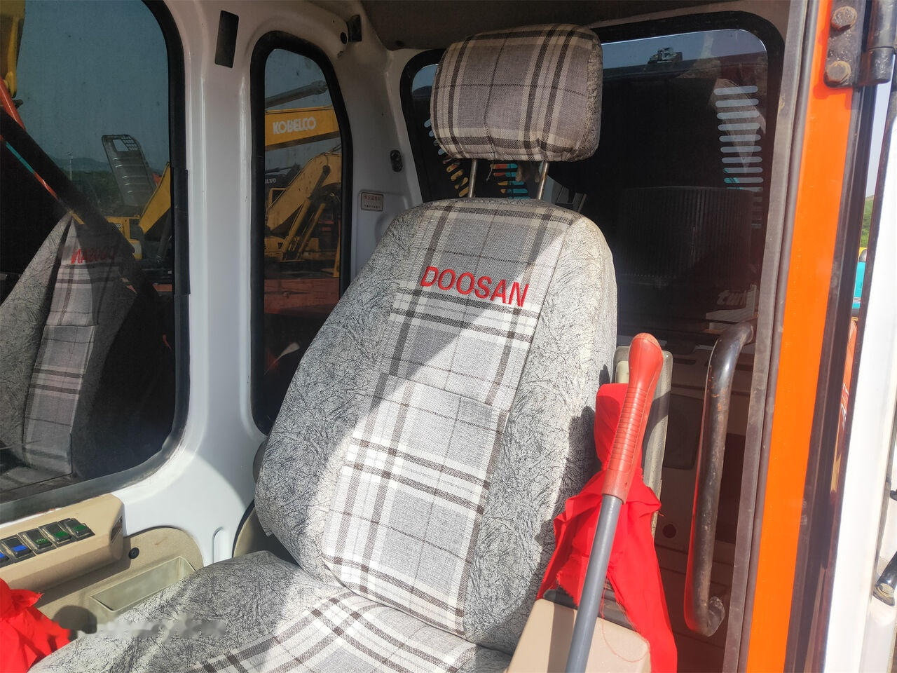 Doosan DH225LC-7 - Гусеничный экскаватор: фото 2 Doosan DH225LC-7 - Гусеничный экскаватор: фото 2