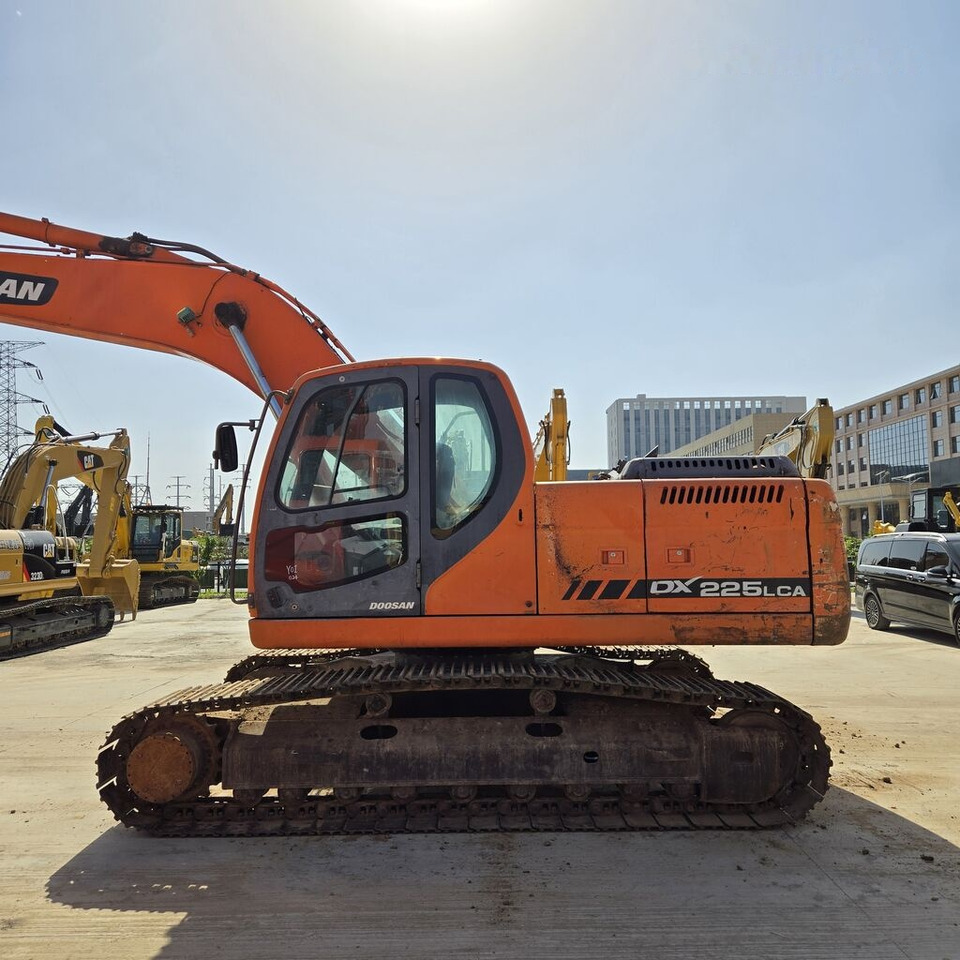 Doosan DX225LCA - Гусеничный экскаватор: фото 3 Doosan DX225LCA - Гусеничный экскаватор: фото 3