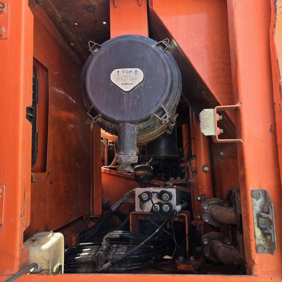 Doosan DX225LCA - Гусеничный экскаватор: фото 1 Doosan DX225LCA - Гусеничный экскаватор: фото 1