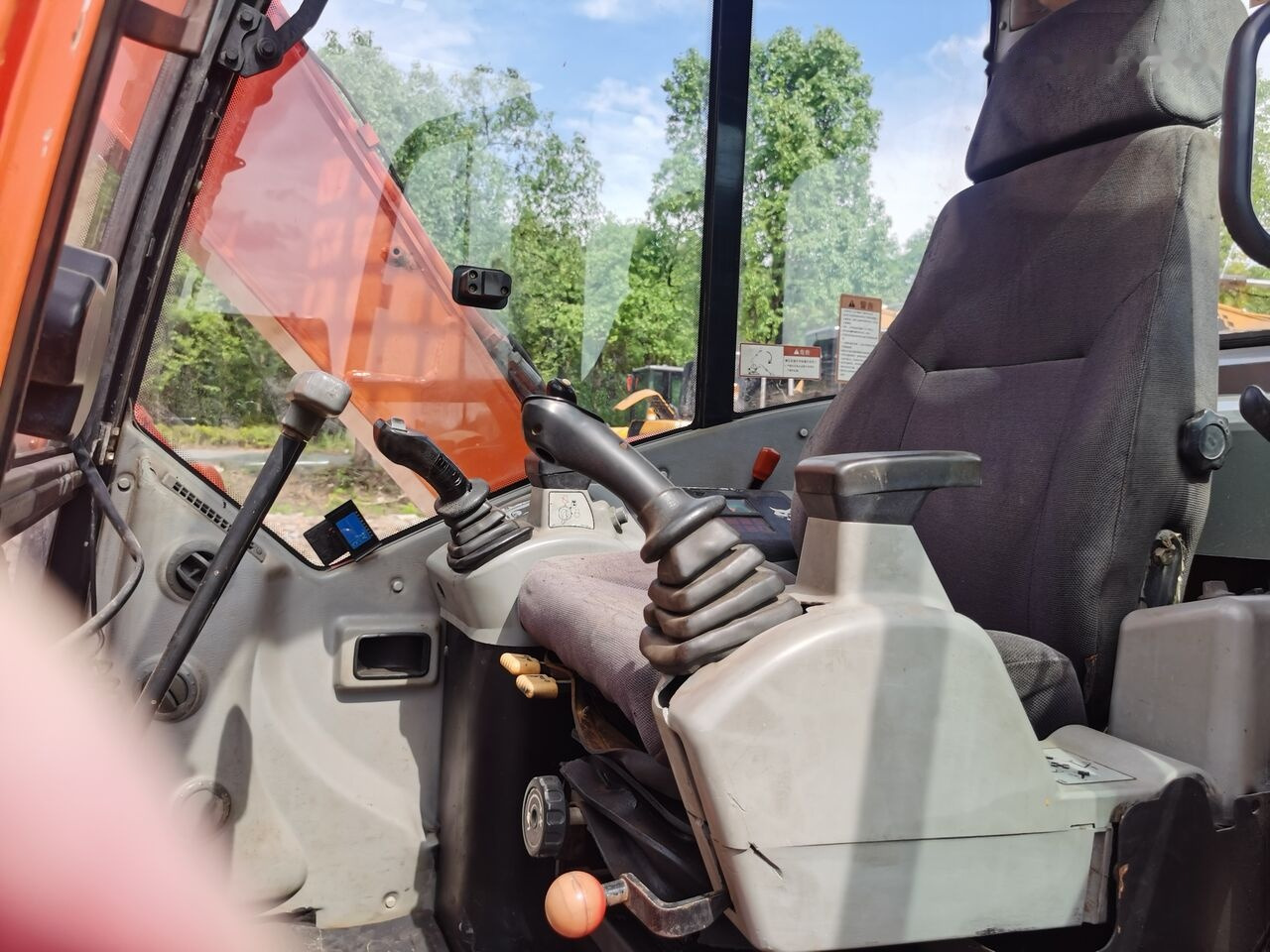 Doosan DX75 - Гусеничный экскаватор: фото 1 Doosan DX75 - Гусеничный экскаватор: фото 1