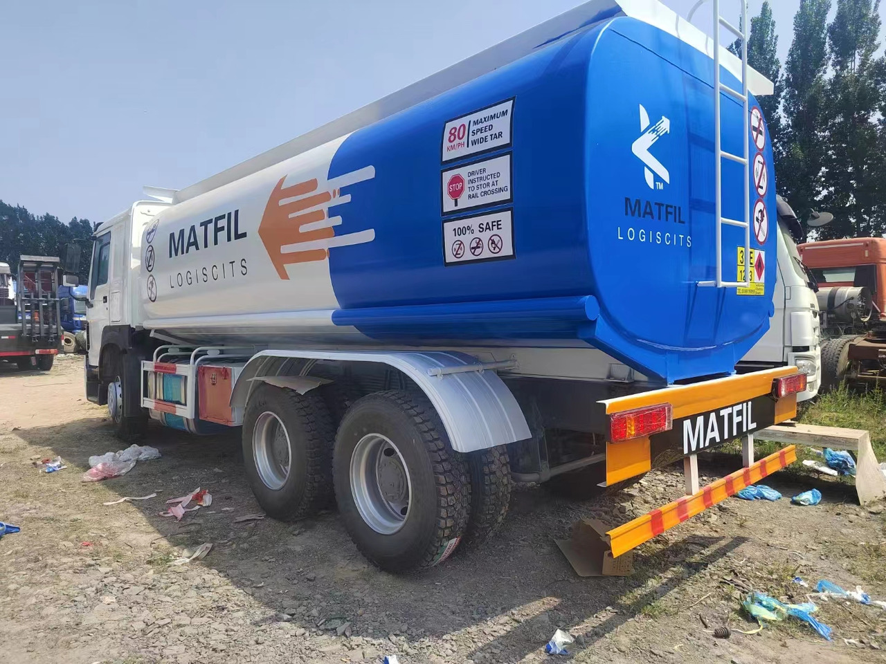 SINOTRUK HOWO 20 Cubic Meter Tank Truck - Грузовик: фото 2 SINOTRUK HOWO 20 Cubic Meter Tank Truck - Грузовик: фото 2