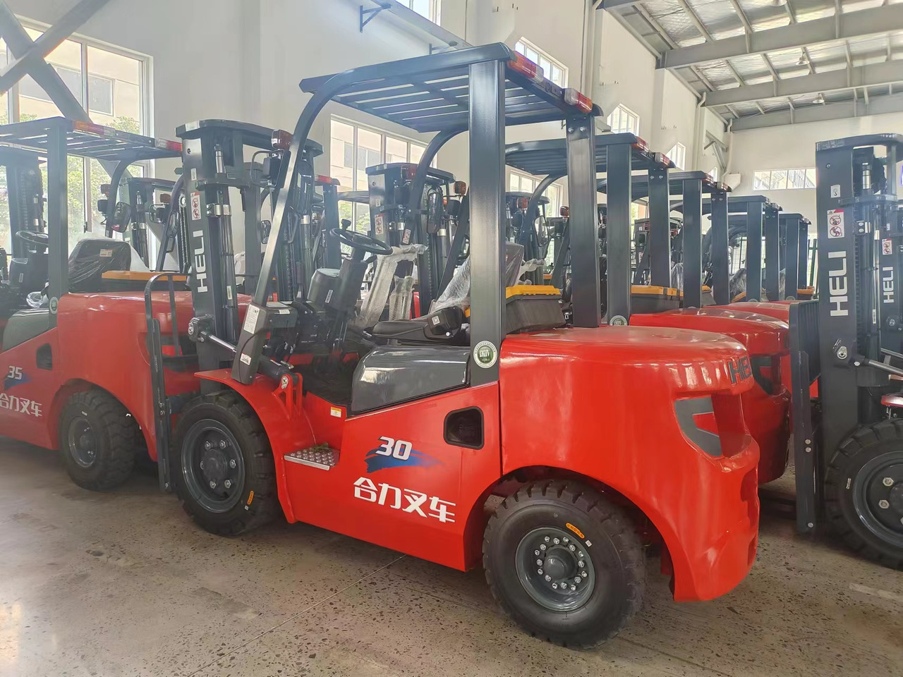 HELI FD30 - Дизельный погрузчик: фото 2 HELI FD30 - Дизельный погрузчик: фото 2