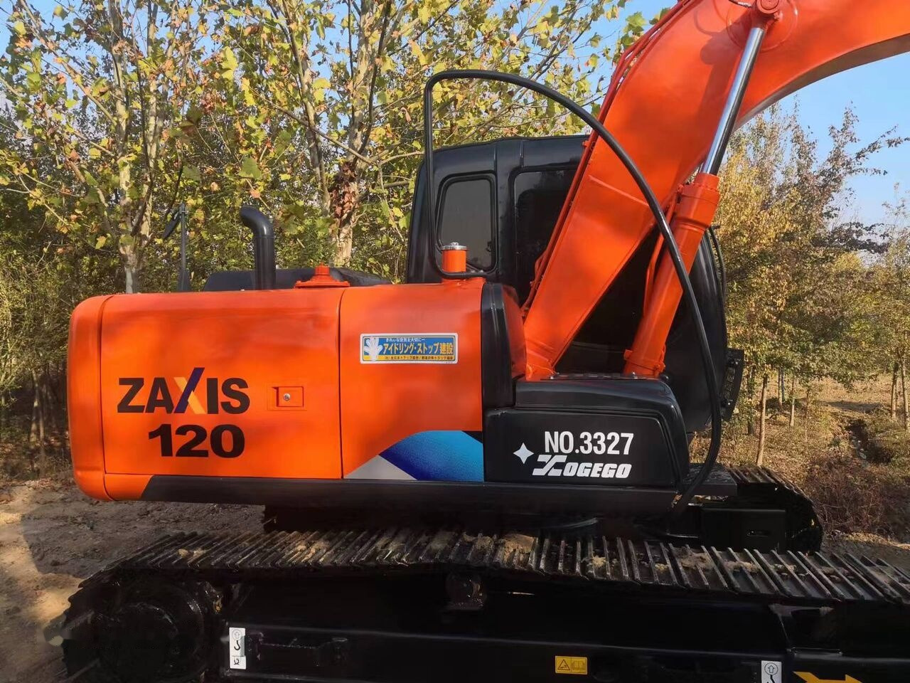 Hitachi ZX120 - Гусеничный экскаватор: фото 3 Hitachi ZX120 - Гусеничный экскаватор: фото 3