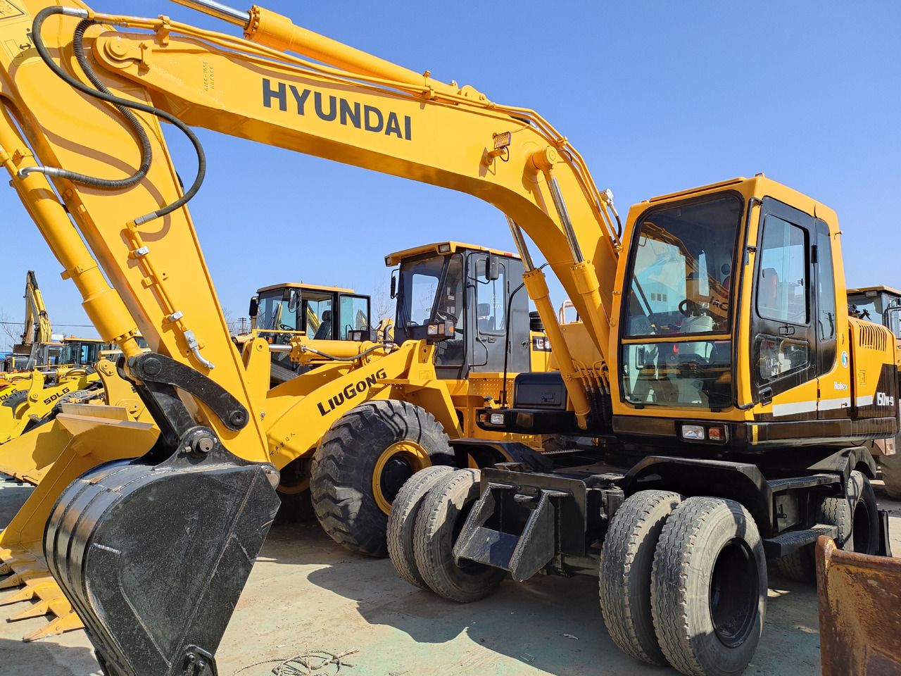Hyundai R150W-9 - Колёсный экскаватор: фото 1 Hyundai R150W-9 - Колёсный экскаватор: фото 1
