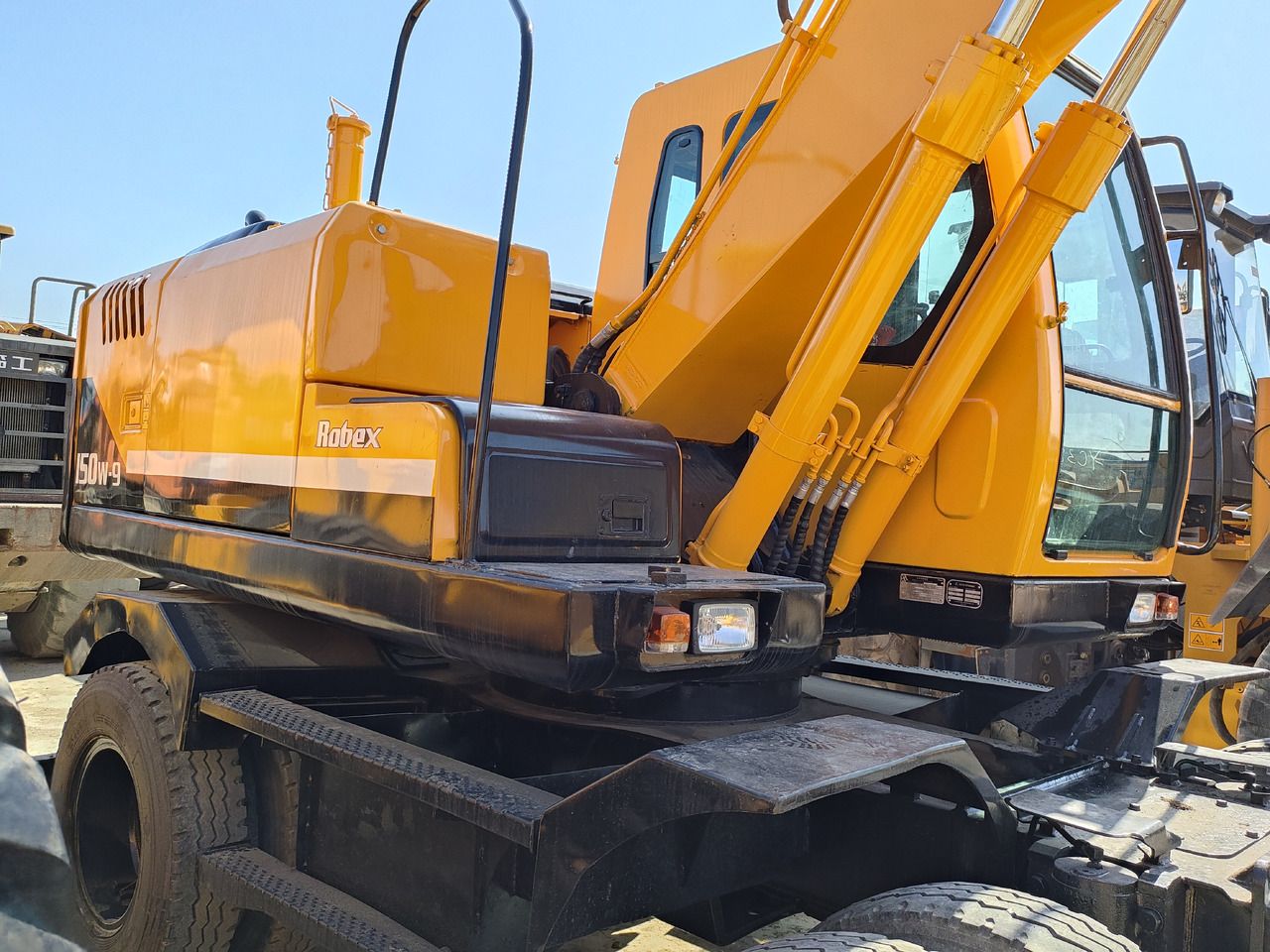 Hyundai R150W-9 - Колёсный экскаватор: фото 4 Hyundai R150W-9 - Колёсный экскаватор: фото 4