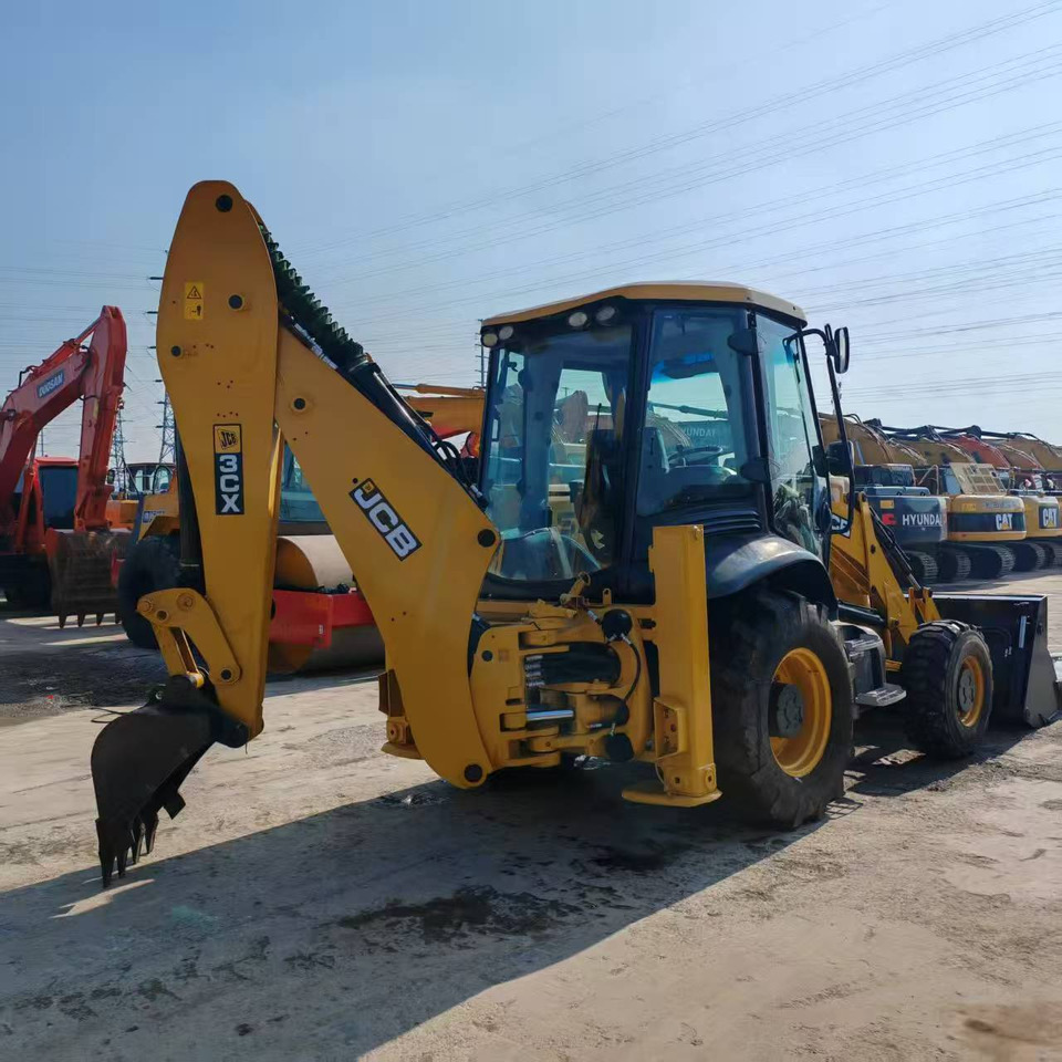 JCB 3CX - Экскаватор-погрузчик: фото 1 JCB 3CX - Экскаватор-погрузчик: фото 1