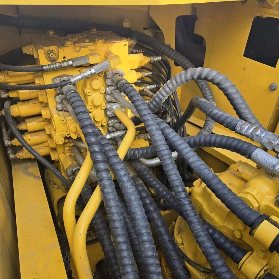 Гусеничный экскаватор Komatsu PC200-8: фото 10