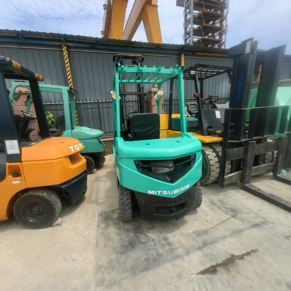 Mitsubishi FD30 - Дизельный погрузчик: фото 3 Mitsubishi FD30 - Дизельный погрузчик: фото 3