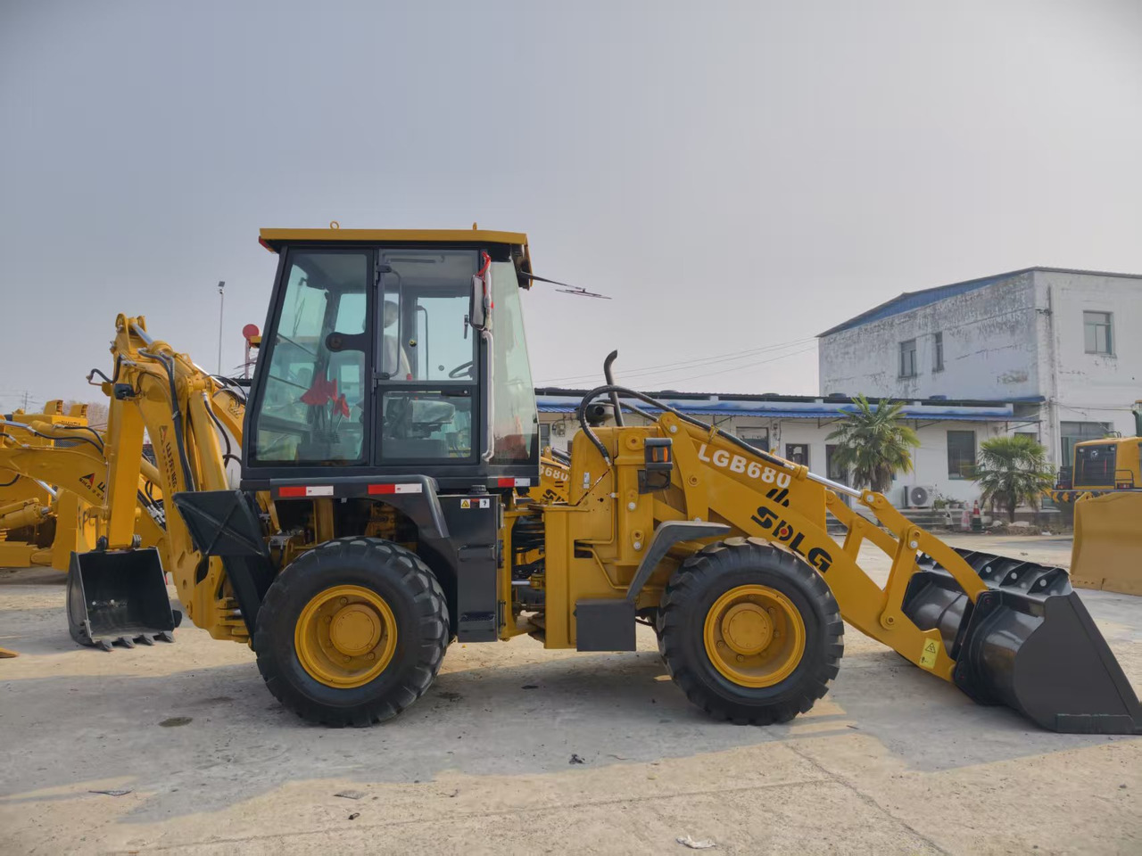 SDLG LGB680 - Экскаватор-погрузчик: фото 1 SDLG LGB680 - Экскаватор-погрузчик: фото 1