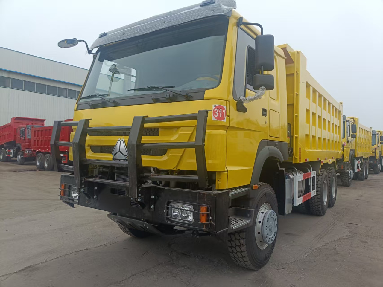 SINOTRUK HOWO 6x4 - Самосвал: фото 3 SINOTRUK HOWO 6x4 - Самосвал: фото 3