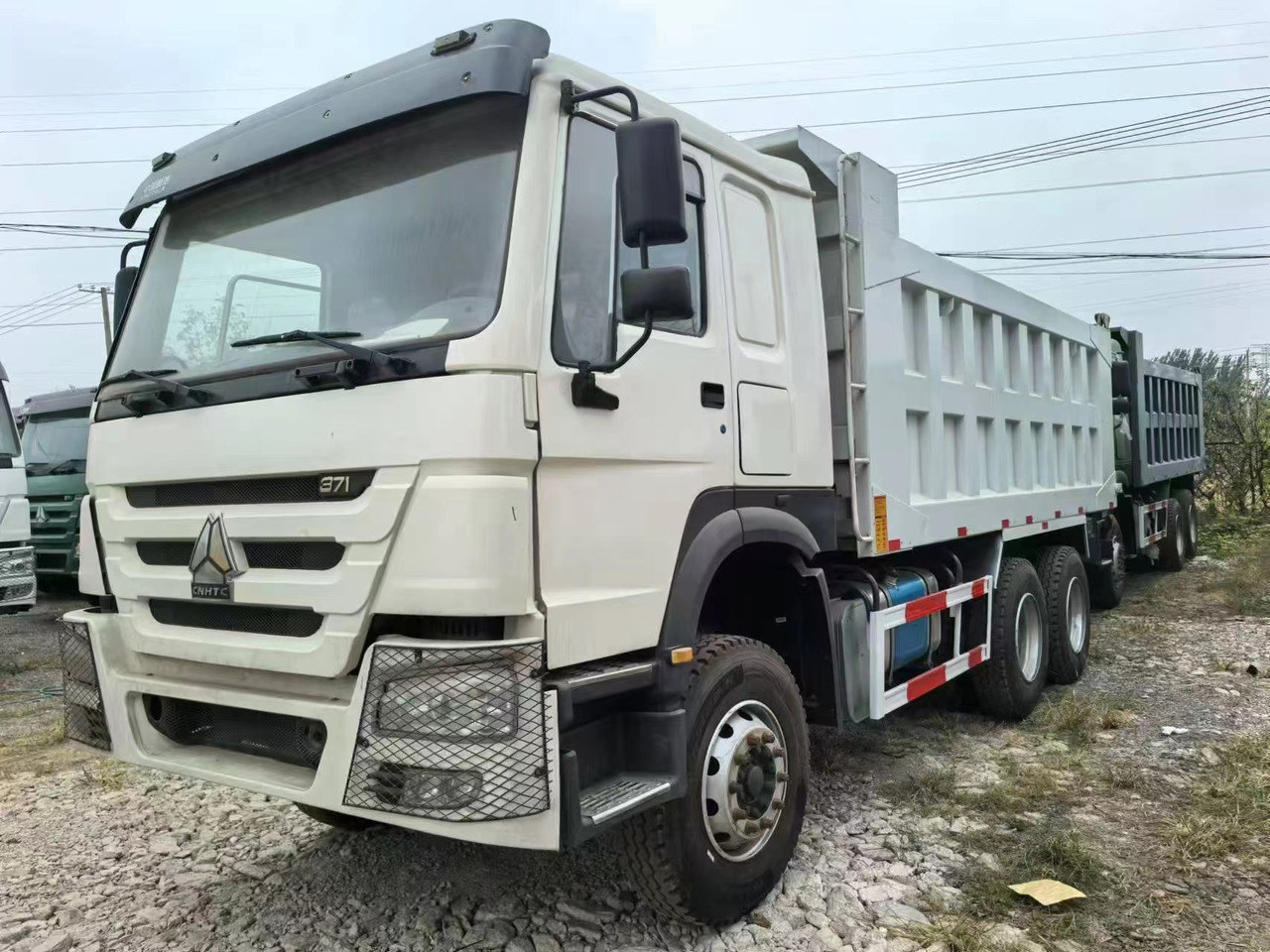 SINOTRUK HOWO 6x4 - Рефрижератор: фото 1 SINOTRUK HOWO 6x4 - Рефрижератор: фото 1