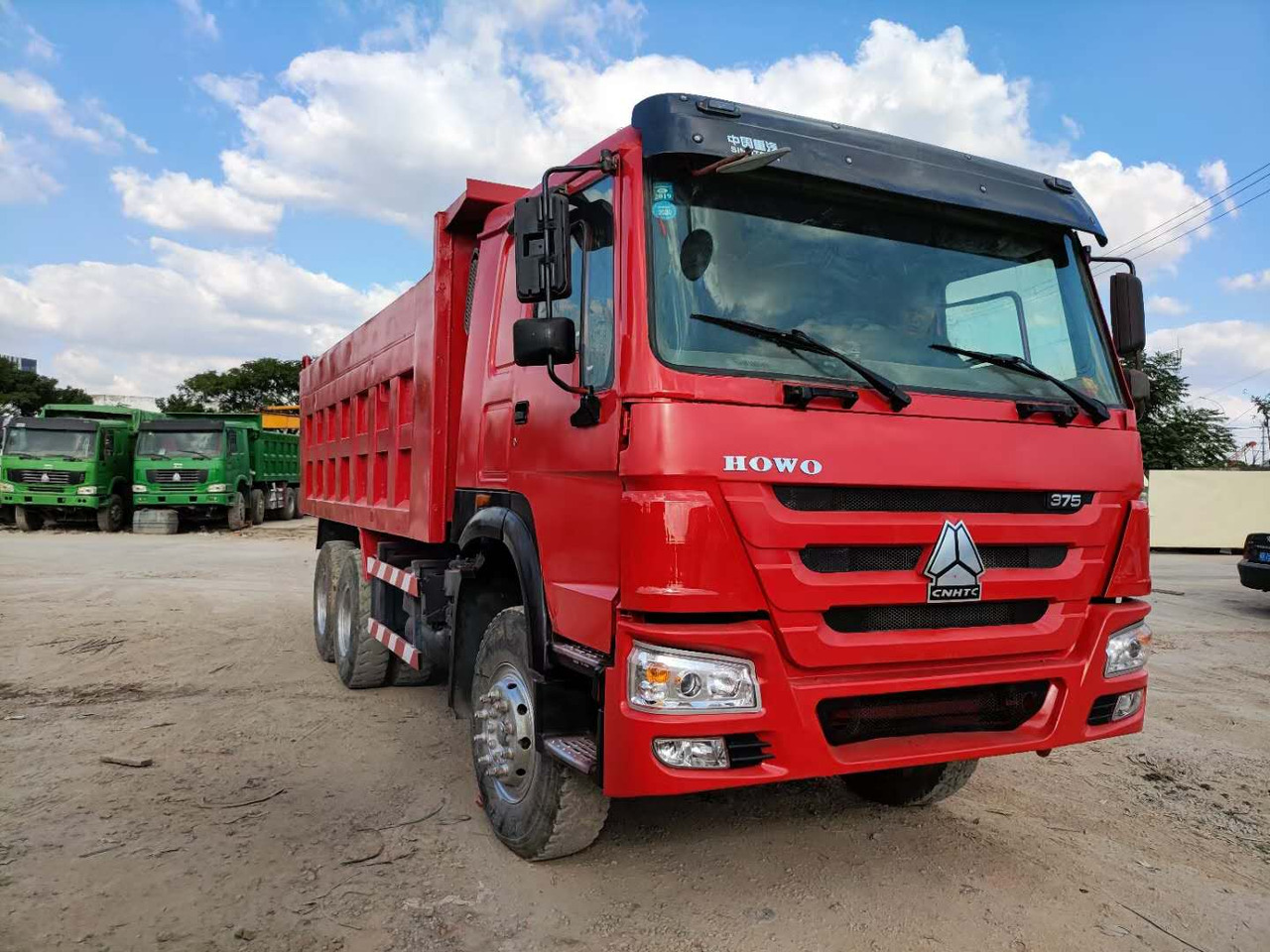 SINOTRUK HOWO 6x4 - Самосвал: фото 3 SINOTRUK HOWO 6x4 - Самосвал: фото 3