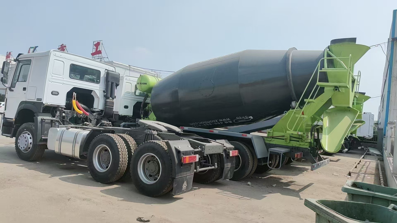 SINOTRUK HOWO Concrete Mixer Truck - Грузовик-цистерна: фото 1 SINOTRUK HOWO Concrete Mixer Truck - Грузовик-цистерна: фото 1