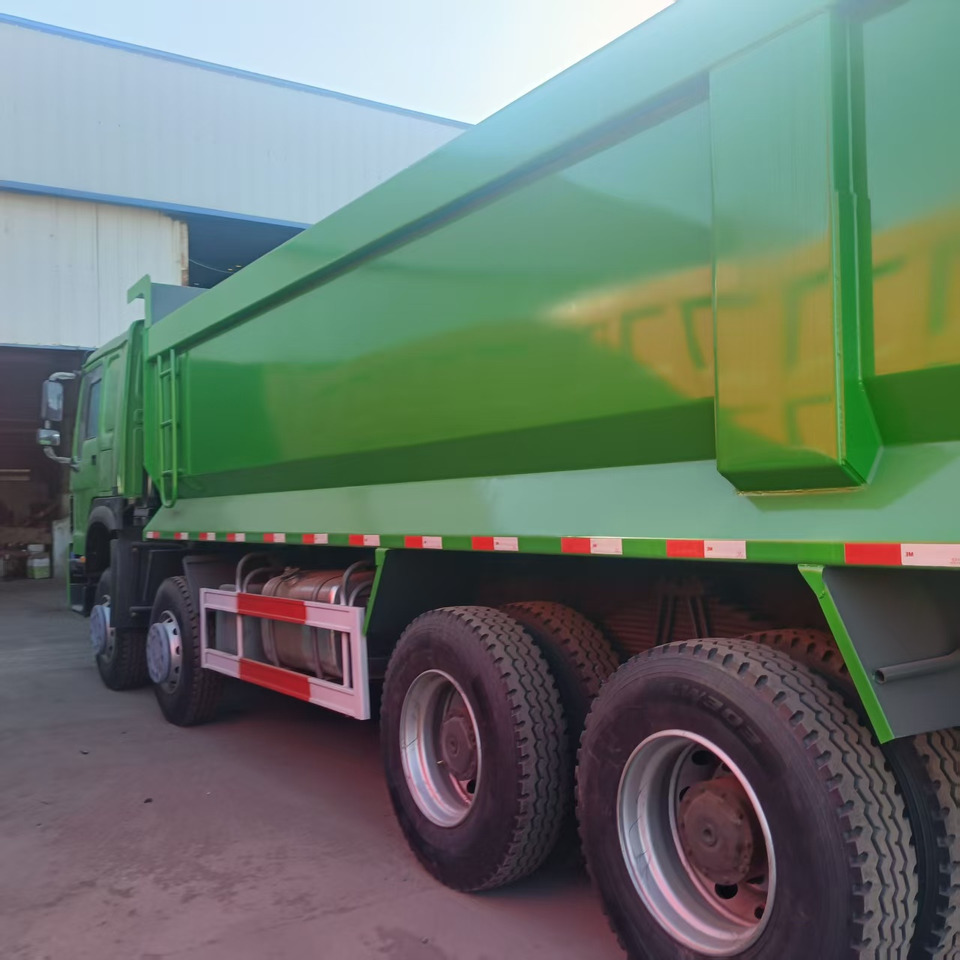 SINOTRUK HOWO - Грузовик с закрытым кузовом: фото 4 SINOTRUK HOWO - Грузовик с закрытым кузовом: фото 4