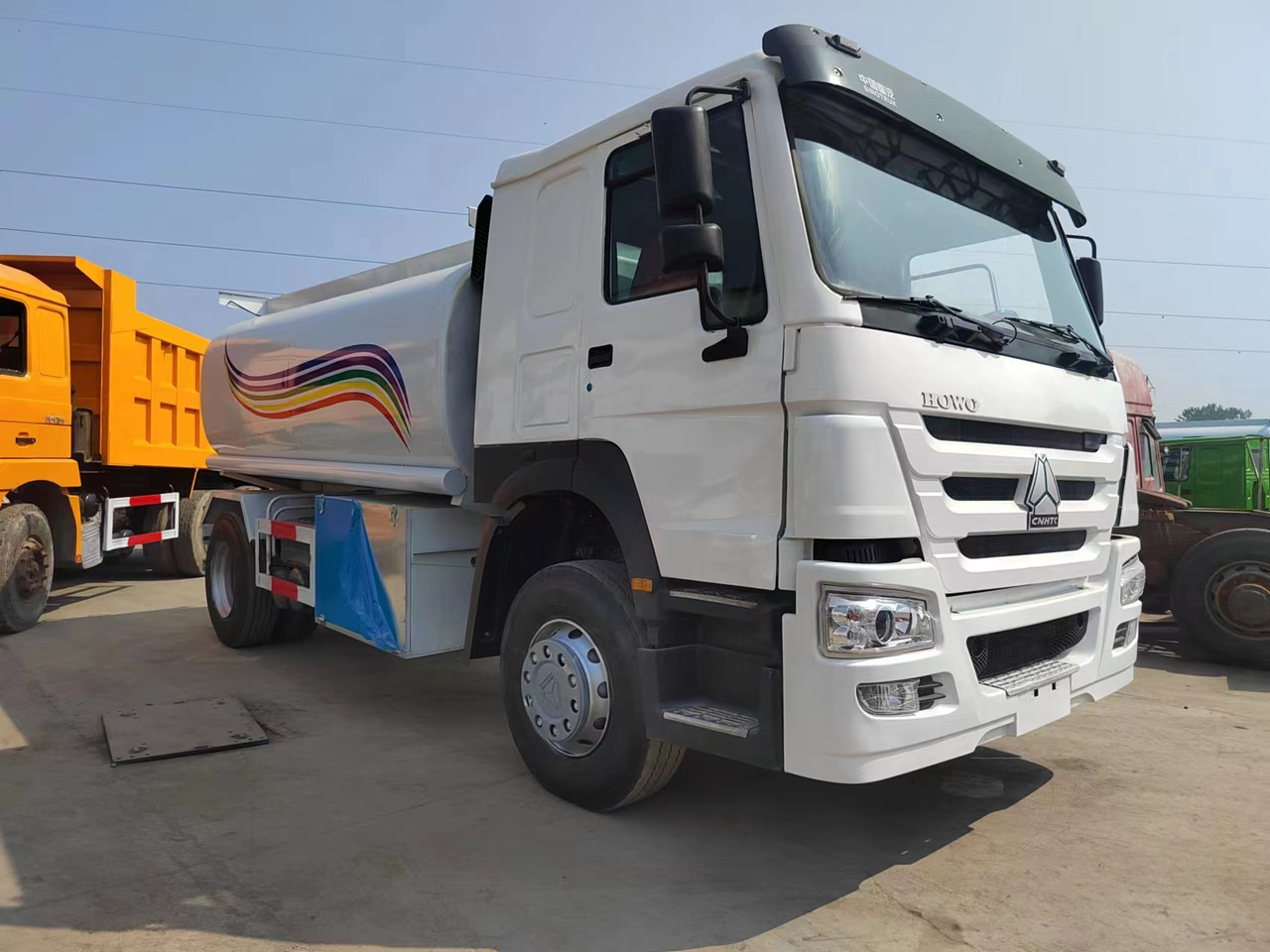 SINOTRUK HOWO - Грузовик-цистерна: фото 1 SINOTRUK HOWO - Грузовик-цистерна: фото 1