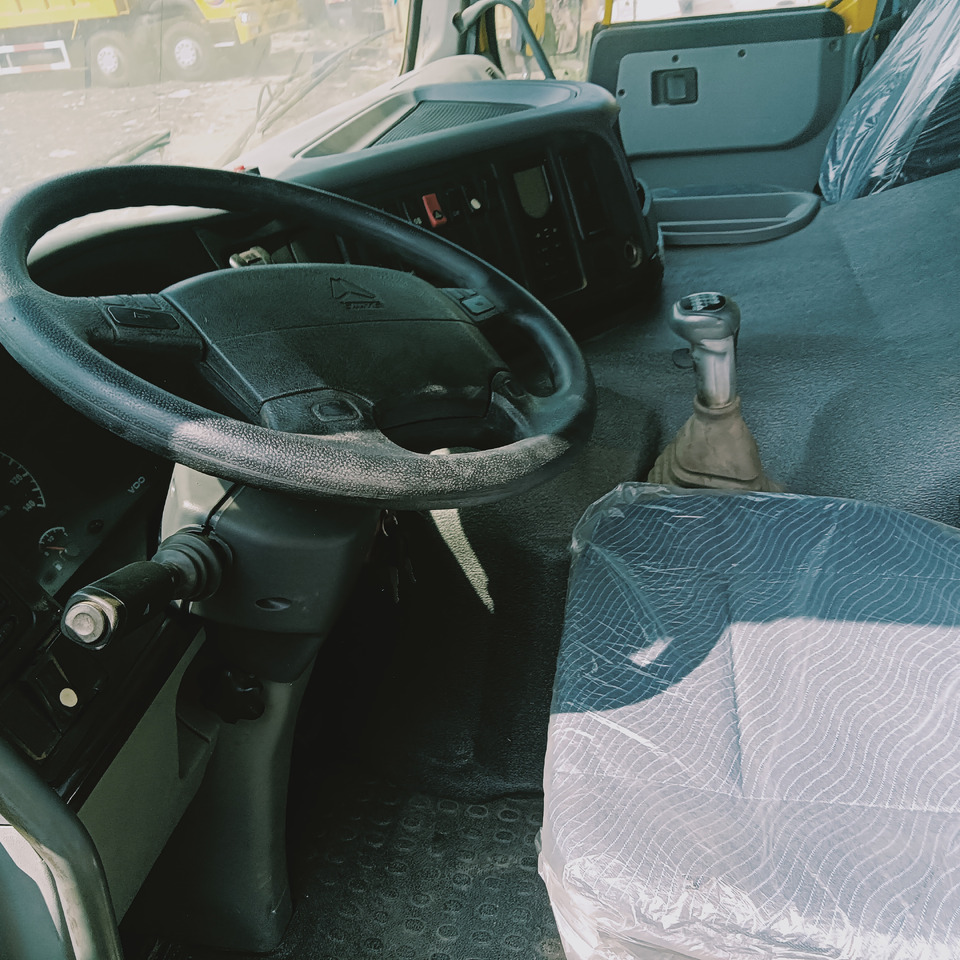 Самосвал SINOTRUK HOWO: фото 6