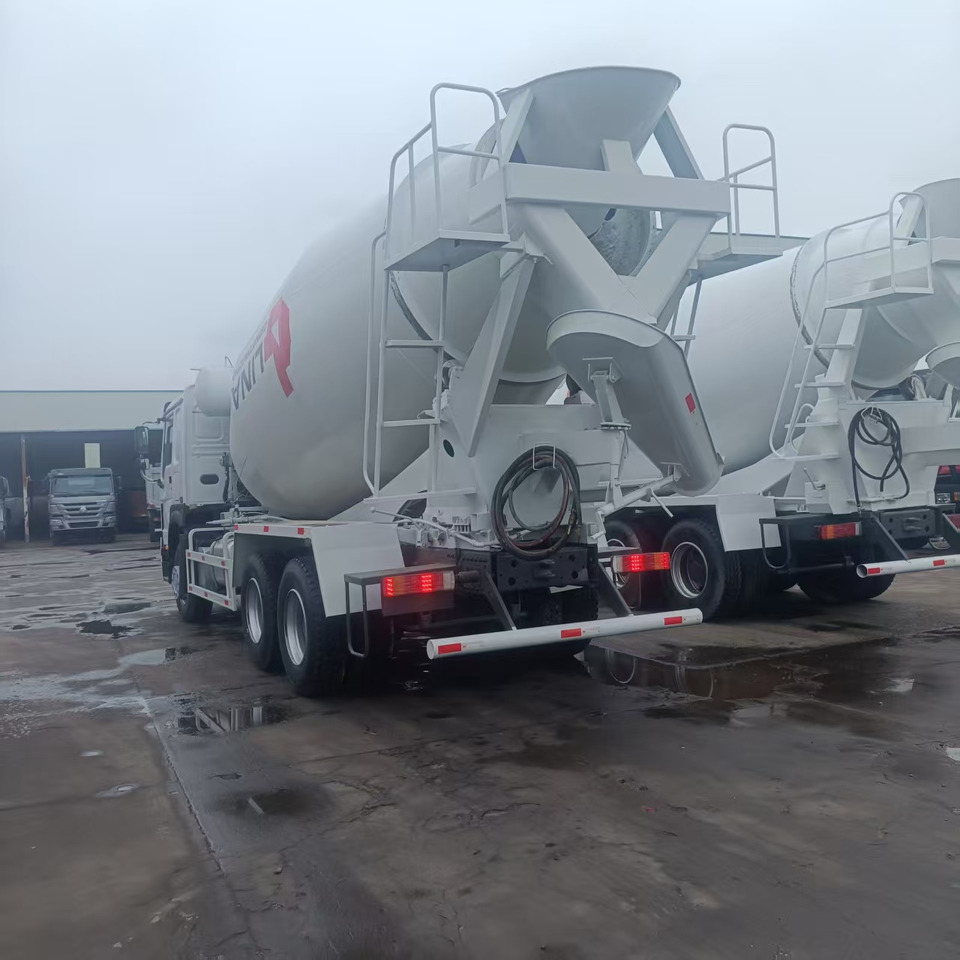 SINOTRUK HOWO - Грузовик с закрытым кузовом: фото 2 SINOTRUK HOWO - Грузовик с закрытым кузовом: фото 2