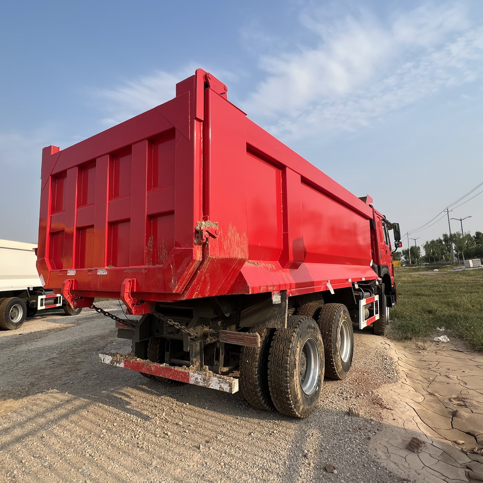 SINOTRUK HOWO - Грузовик с закрытым кузовом: фото 2 SINOTRUK HOWO - Грузовик с закрытым кузовом: фото 2