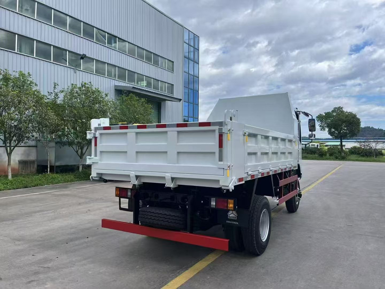 SINOTRUK HOWO - Самосвал: фото 3 SINOTRUK HOWO - Самосвал: фото 3
