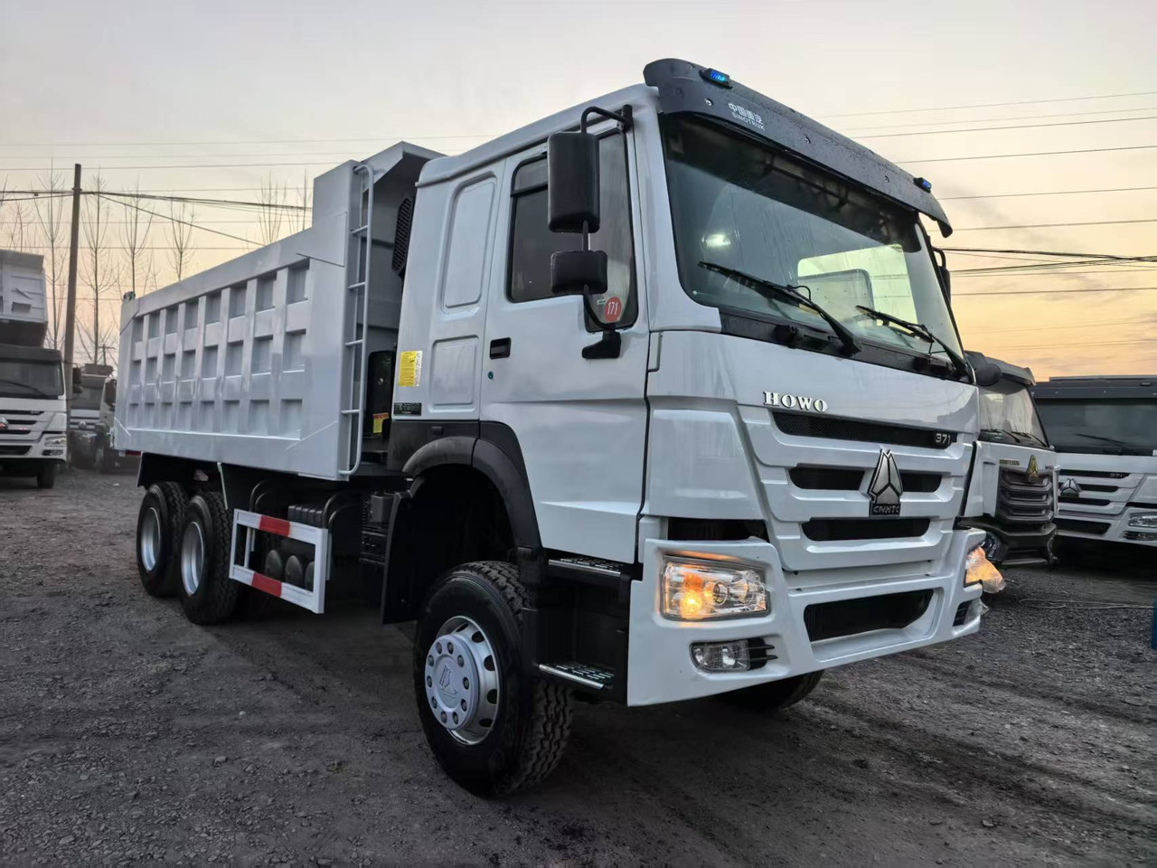 SINOTRUK Howo 6*4 - Самосвал: фото 1 SINOTRUK Howo 6*4 - Самосвал: фото 1