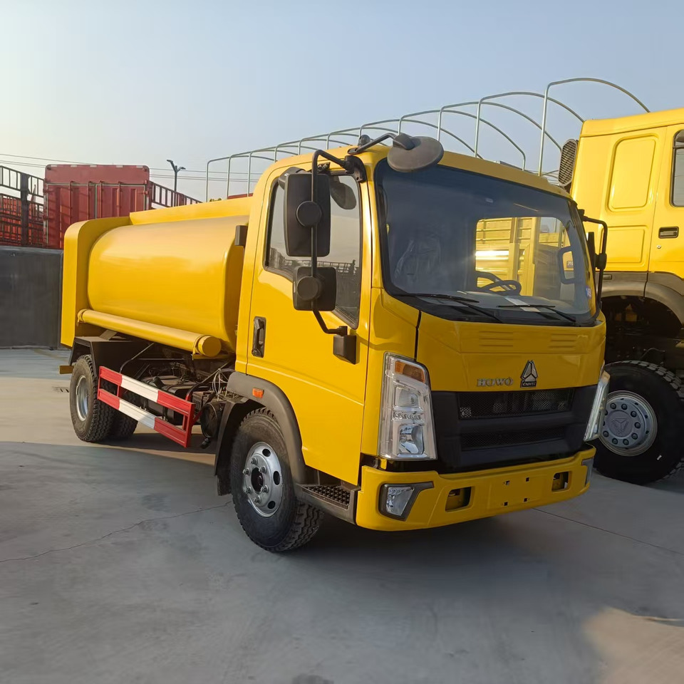 SINOTRUK Tanker truck - Грузовик-цистерна: фото 1 SINOTRUK Tanker truck - Грузовик-цистерна: фото 1