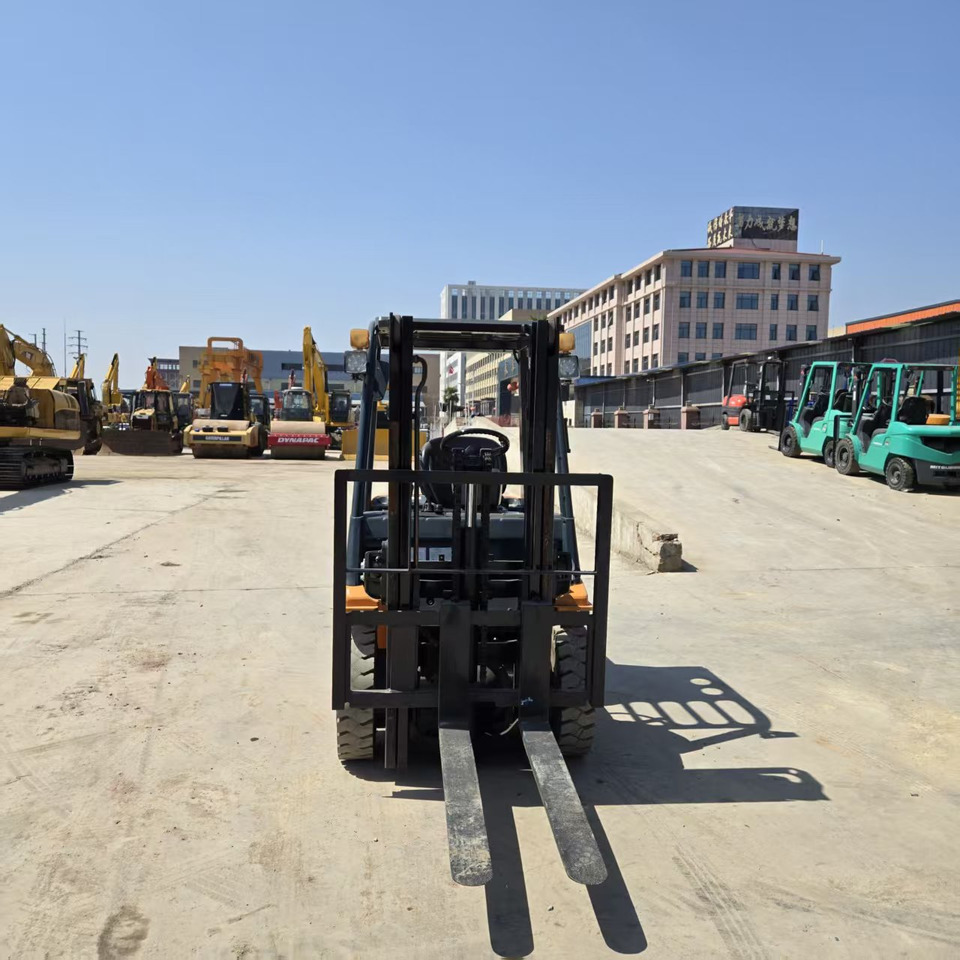 Toyota FD30 - Дизельный погрузчик: фото 2 Toyota FD30 - Дизельный погрузчик: фото 2