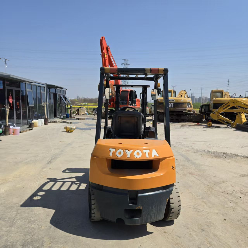 Toyota FD30 - Дизельный погрузчик: фото 5 Toyota FD30 - Дизельный погрузчик: фото 5