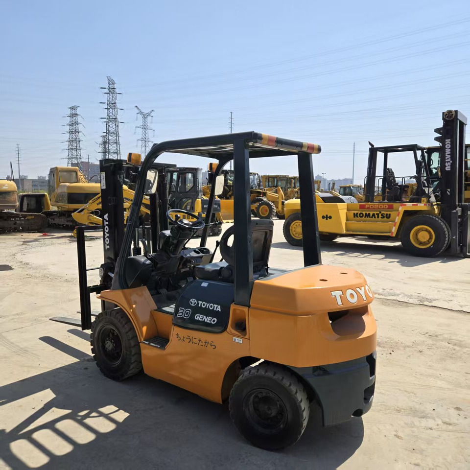 Toyota FD30 - Дизельный погрузчик: фото 4 Toyota FD30 - Дизельный погрузчик: фото 4