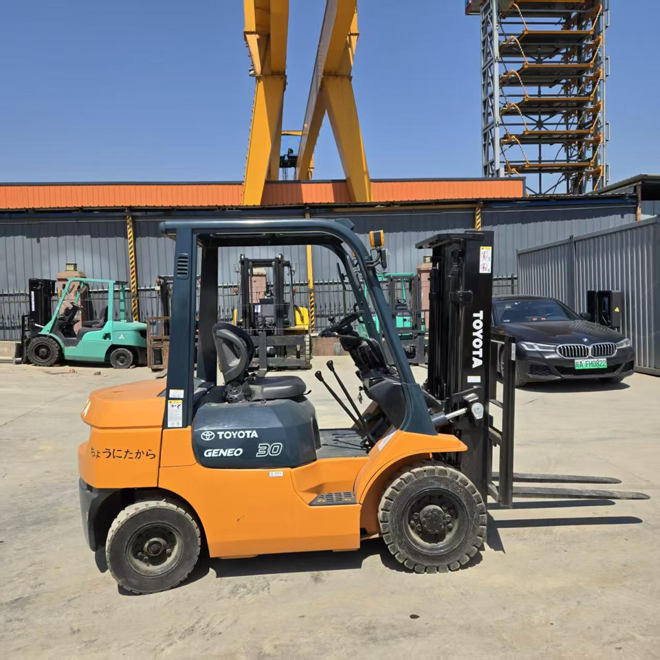 Toyota FD30 - Дизельный погрузчик: фото 1 Toyota FD30 - Дизельный погрузчик: фото 1