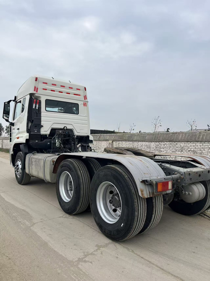 SINOTRUK HOHAN tractor - Тягач: фото 4 SINOTRUK HOHAN tractor - Тягач: фото 4