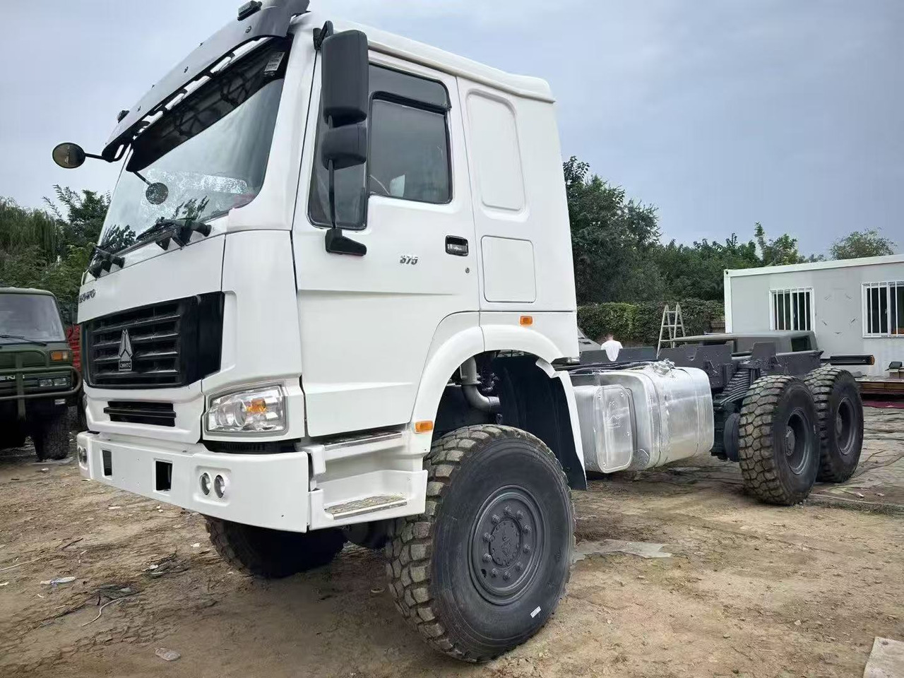SINOTRUK HOWO - Тягач: фото 2 SINOTRUK HOWO - Тягач: фото 2