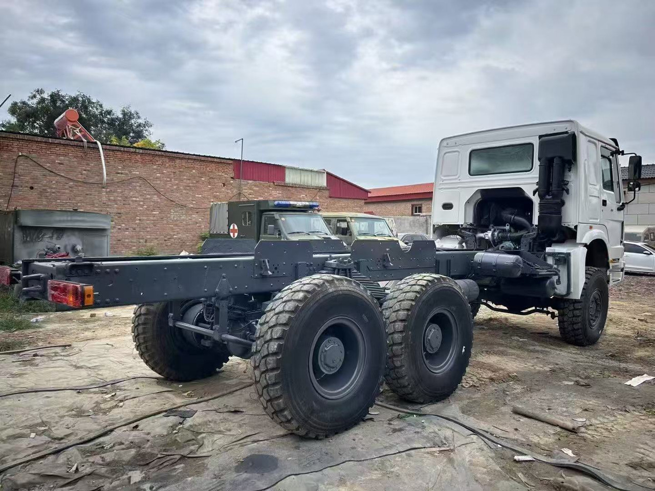 SINOTRUK HOWO - Тягач: фото 3 SINOTRUK HOWO - Тягач: фото 3