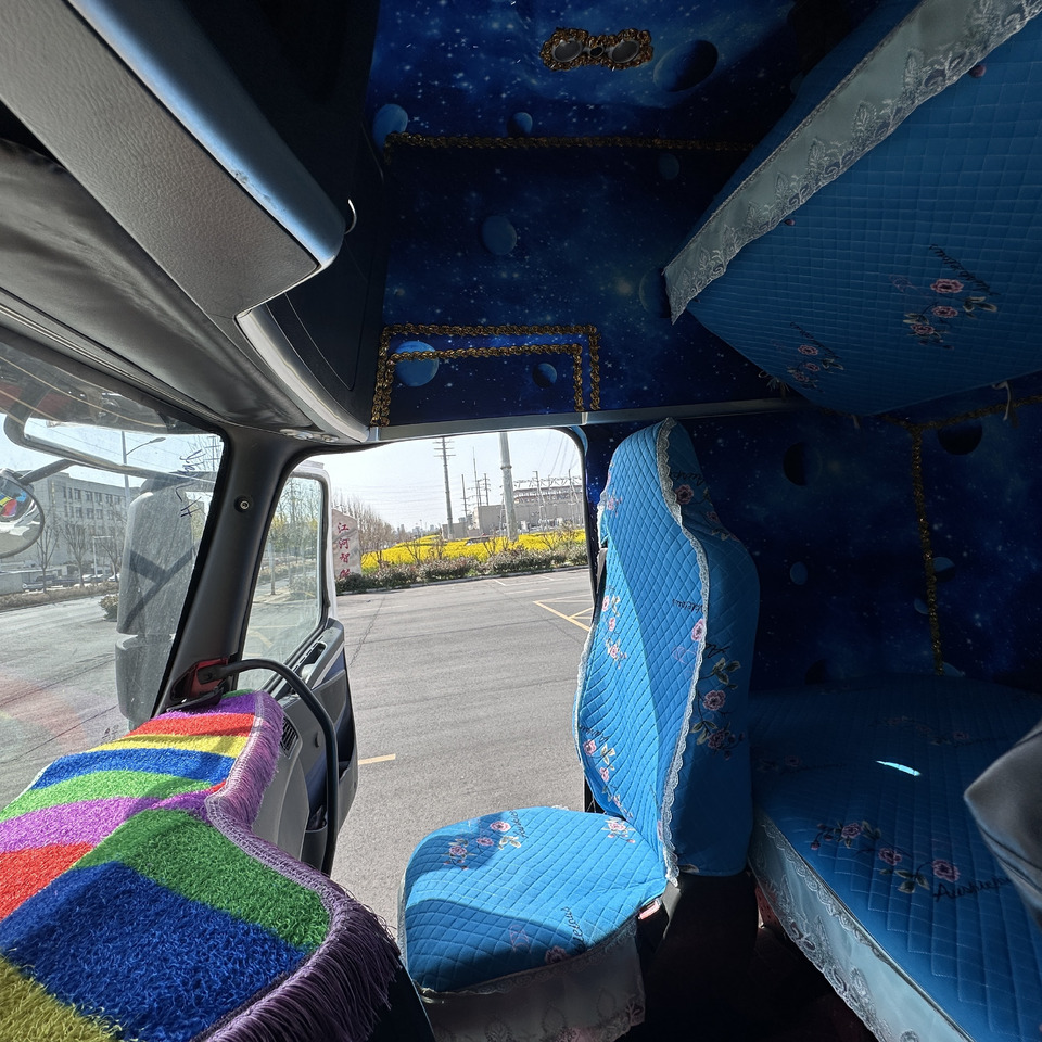 SINOTRUK HOWO T7 440 - Тягач: фото 5 SINOTRUK HOWO T7 440 - Тягач: фото 5