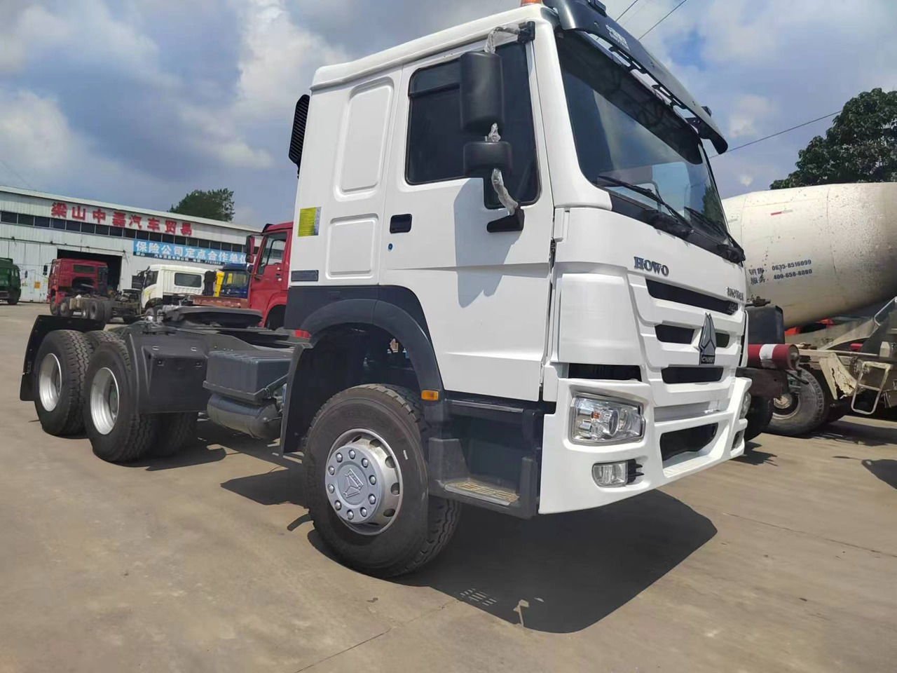 SINOTRUK HOWO trailer head - Тягач: фото 2 SINOTRUK HOWO trailer head - Тягач: фото 2