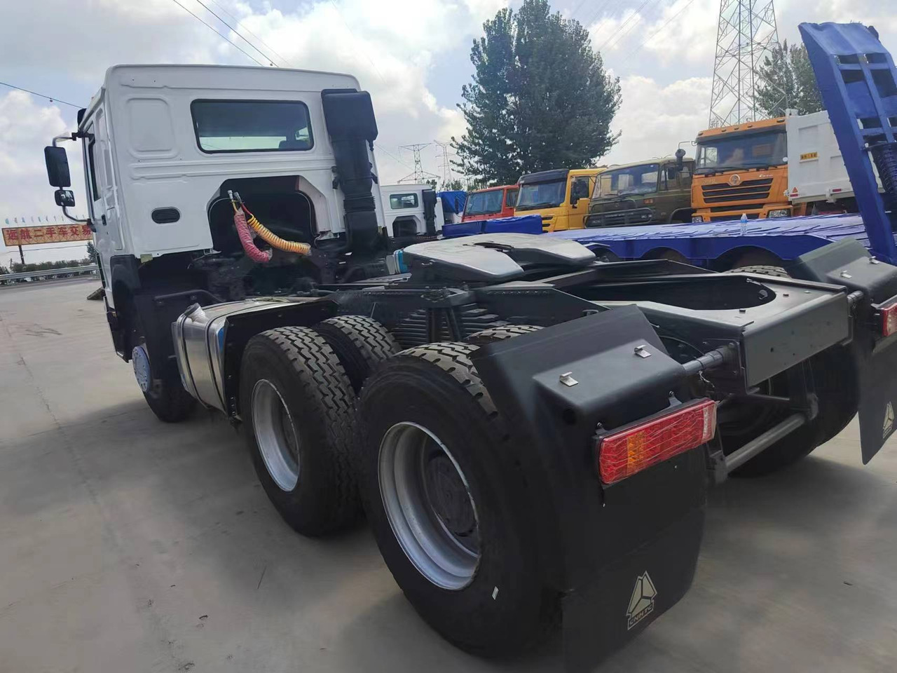 SINOTRUK HOWO trailer head - Тягач: фото 5 SINOTRUK HOWO trailer head - Тягач: фото 5