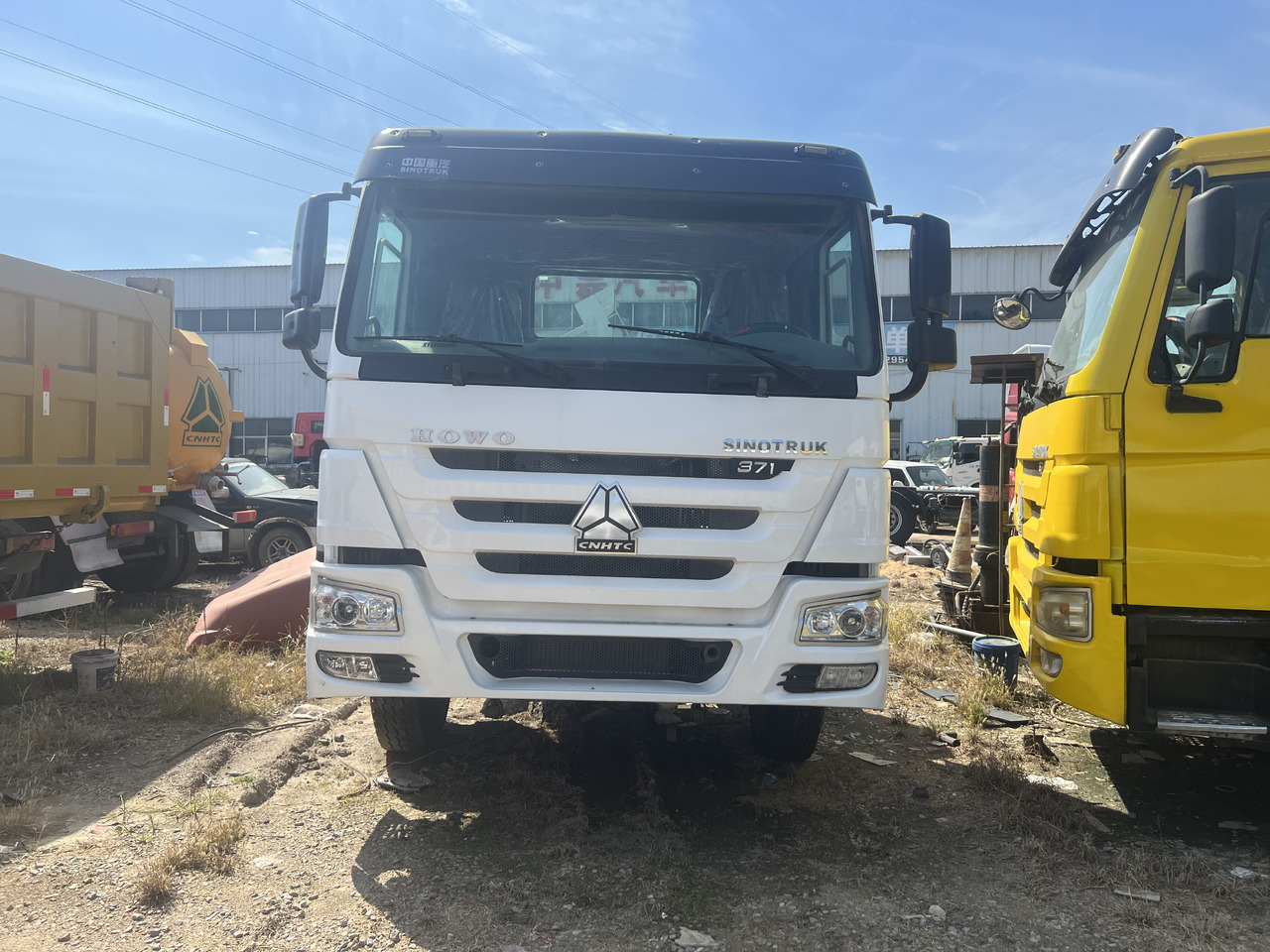 SINOTRUK HOWO trailer head - Тягач: фото 4 SINOTRUK HOWO trailer head - Тягач: фото 4