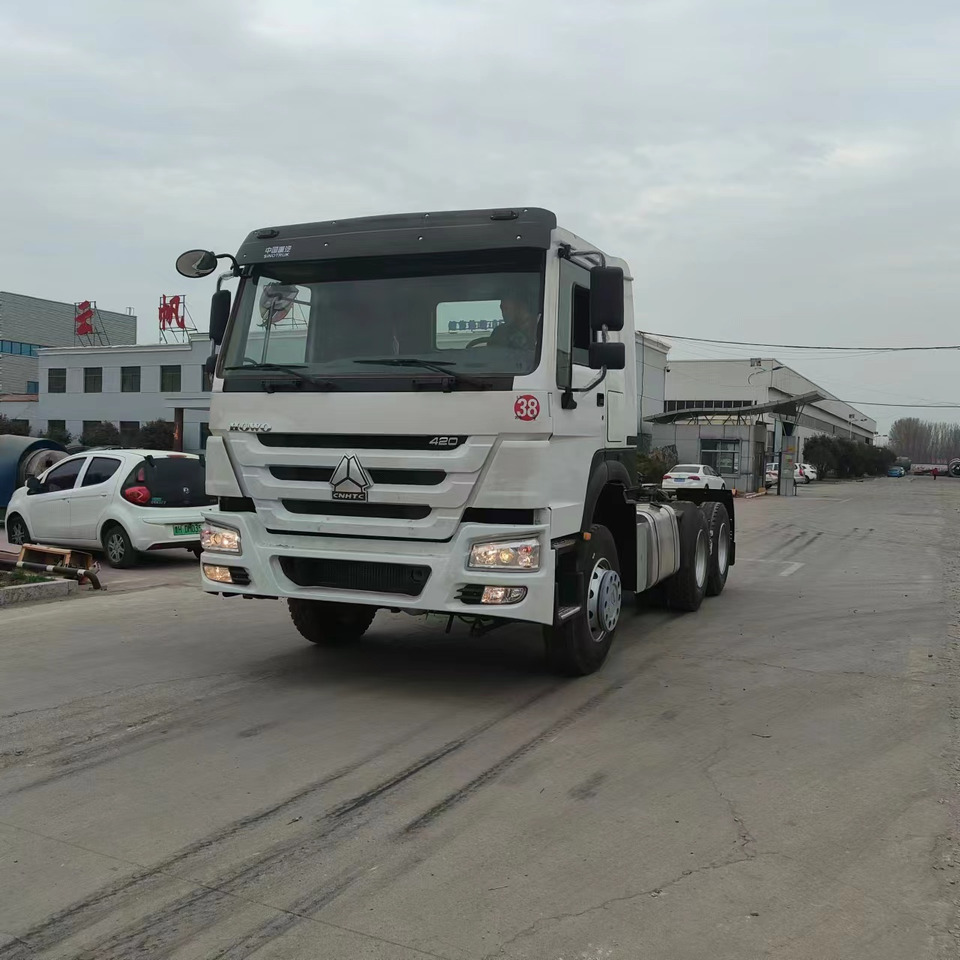 SINOTRUK HOWO trailer head - Тягач: фото 1 SINOTRUK HOWO trailer head - Тягач: фото 1