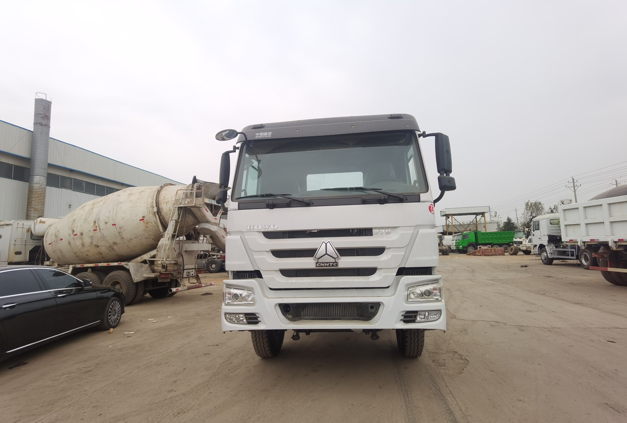 SINOTRUK HOWO trailer head - Тягач: фото 2 SINOTRUK HOWO trailer head - Тягач: фото 2
