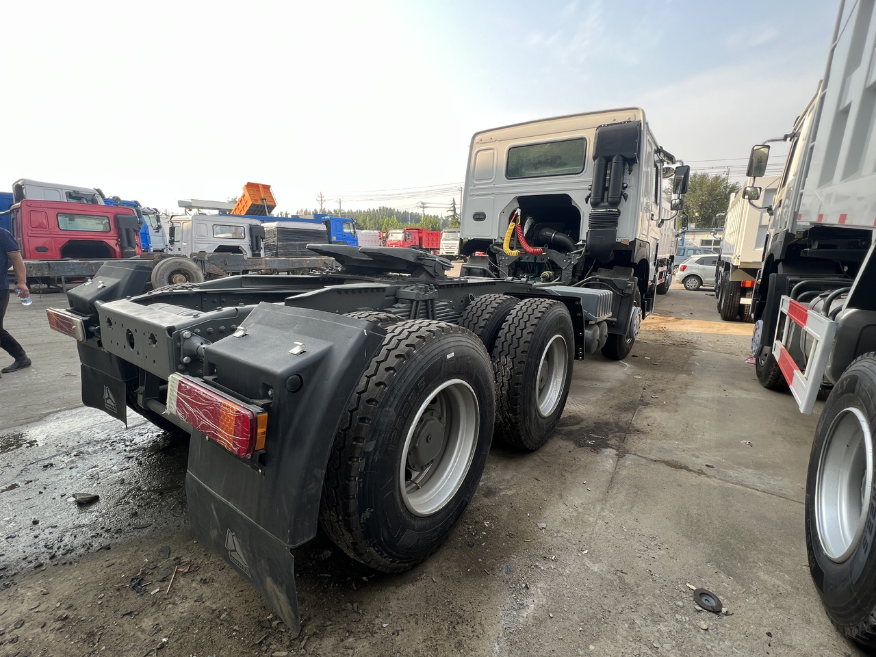 SINOTRUK HOWO tralier head - Тягач: фото 2 SINOTRUK HOWO tralier head - Тягач: фото 2