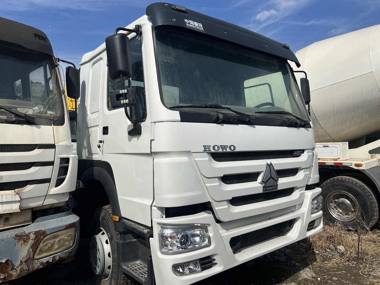 SINOTRUK Trailer head - Тягач: фото 1 SINOTRUK Trailer head - Тягач: фото 1