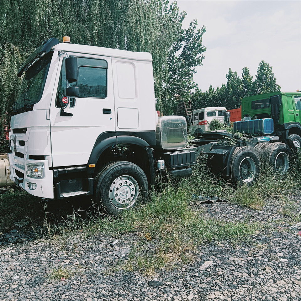SINOTRUK Trailer head - Тягач: фото 2 SINOTRUK Trailer head - Тягач: фото 2