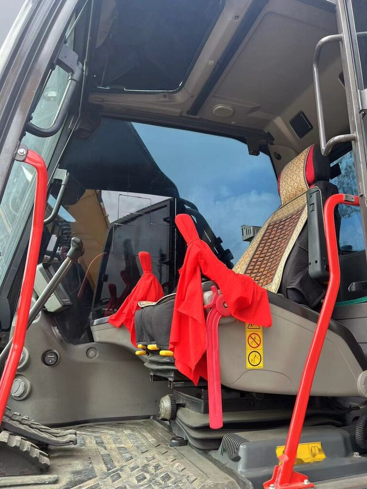 Volvo EC300D - Гусеничный экскаватор: фото 2 Volvo EC300D - Гусеничный экскаватор: фото 2