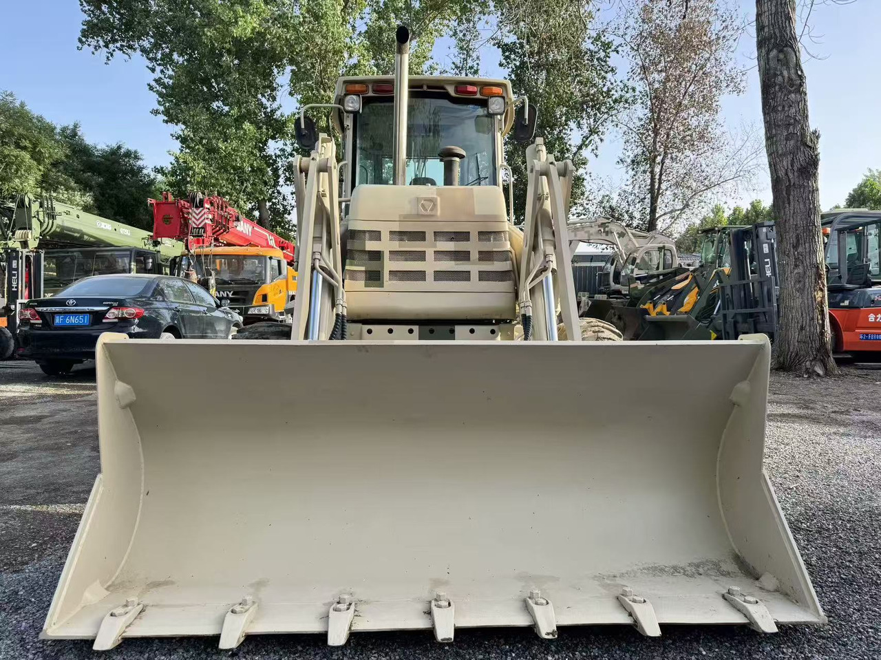 XCMG XT870 - Экскаватор-погрузчик: фото 2 XCMG XT870 - Экскаватор-погрузчик: фото 2