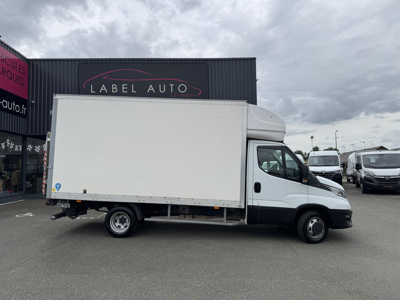 IVECO Daily 35C16 CAISSE HAYON 20M3 RJ 3.0L 160CH - Малотоннажный фургон: фото 1 IVECO Daily 35C16 CAISSE HAYON 20M3 RJ 3.0L 160CH - Малотоннажный фургон: фото 1