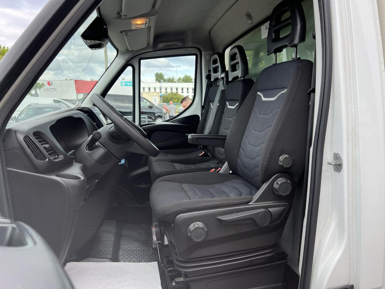 IVECO Daily 35C16 CAISSE HAYON 20M3 RJ 3.0L 160CH - Малотоннажный фургон: фото 5 IVECO Daily 35C16 CAISSE HAYON 20M3 RJ 3.0L 160CH - Малотоннажный фургон: фото 5