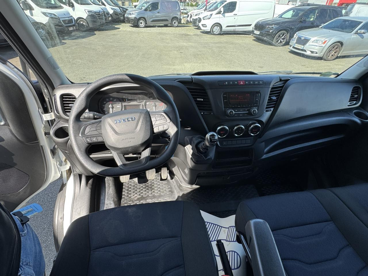 IVECO Daily 35C16 CAISSE HAYON 20M3 RJ 3.0L 160CH - Малотоннажный фургон: фото 4 IVECO Daily 35C16 CAISSE HAYON 20M3 RJ 3.0L 160CH - Малотоннажный фургон: фото 4
