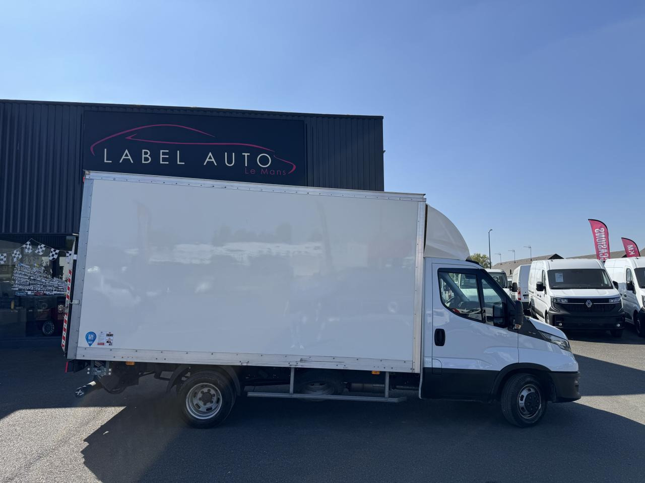 IVECO Daily 35C16 CAISSE HAYON 20M3 RJ 3.0L 160CH - Малотоннажный фургон: фото 1 IVECO Daily 35C16 CAISSE HAYON 20M3 RJ 3.0L 160CH - Малотоннажный фургон: фото 1