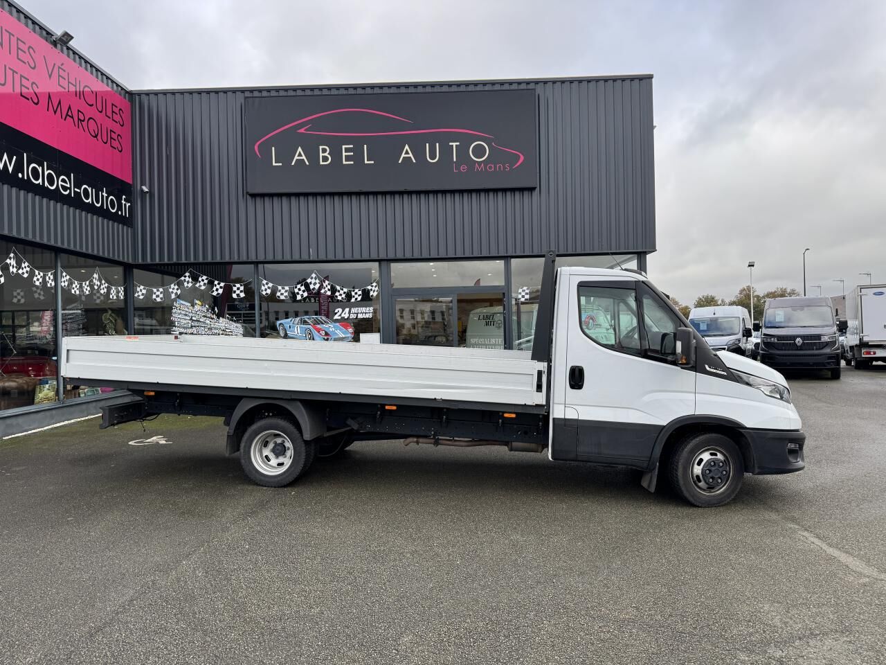 IVECO PLATEAU 5M20 DAILY 35C16 3.0 160CH PLATEAU RIDELLES ROUES JUMELEES - Малотоннажный бортовой грузовик: фото 1 IVECO PLATEAU 5M20 DAILY 35C16 3.0 160CH PLATEAU RIDELLES ROUES JUMELEES - Малотоннажный бортовой грузовик: фото 1