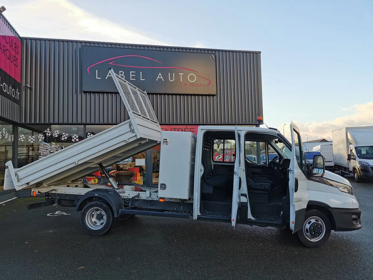 Iveco Daily 35C14H D EMPATTEMENT 3750 - Малотоннажный самосвал, Грузопассажирский фургон: фото 1 Iveco Daily 35C14H D EMPATTEMENT 3750 - Малотоннажный самосвал, Грузопассажирский фургон: фото 1